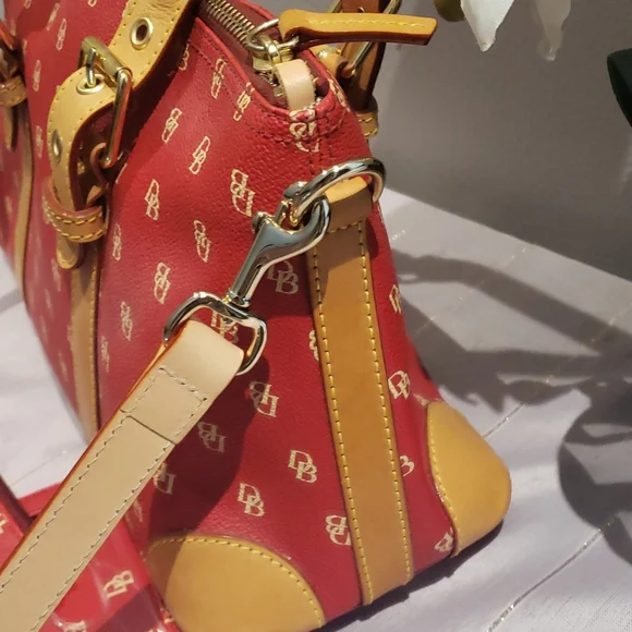 ❣️💫MARK DOWN💫❣️Dooney & Bourke Bag - Picture 3 of 11